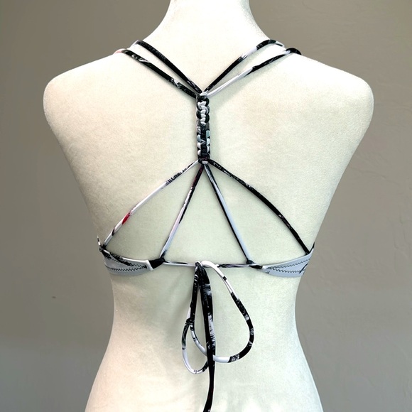 Bikini Top, Size Small. Excellent Condition! Gorgeous Back Details! - Picture 4 of 7
